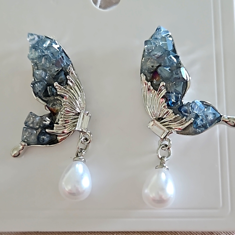 Butterfly 🦋 rhinestone earrings